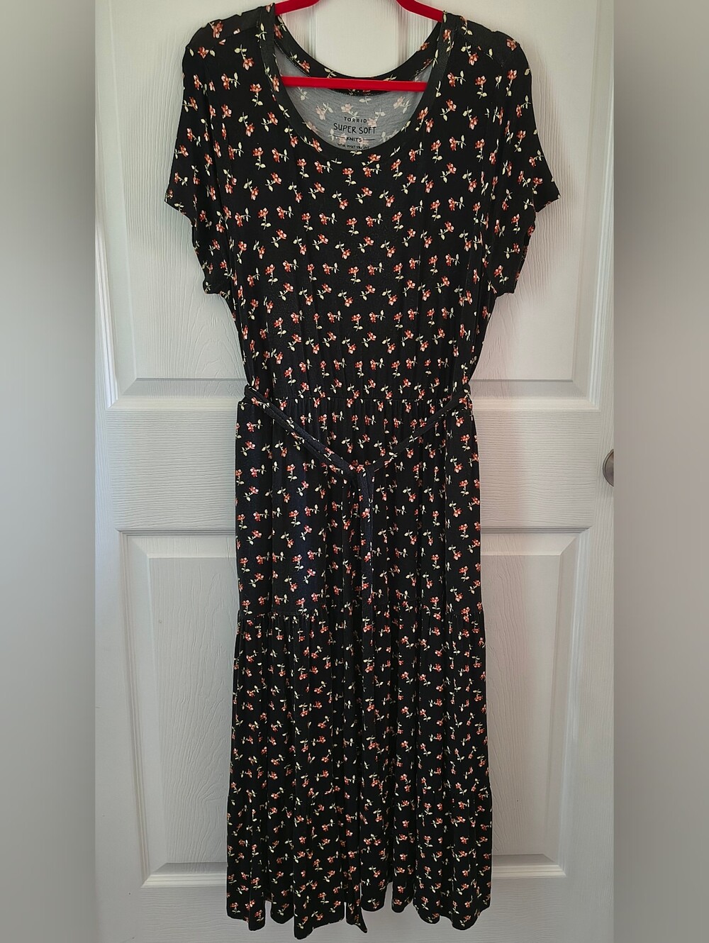 Torrid Super Soft Black Floral Tiered Maxi Dress, Size 1 /1X - Pockets!